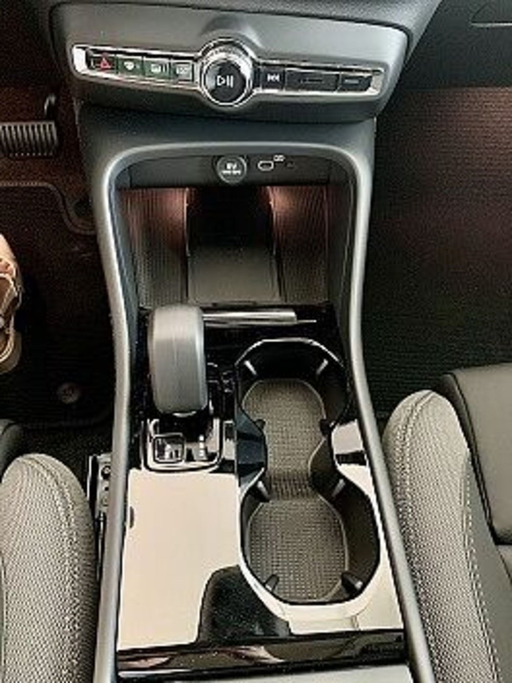 Volvo C40 nuova a Macerata (16)