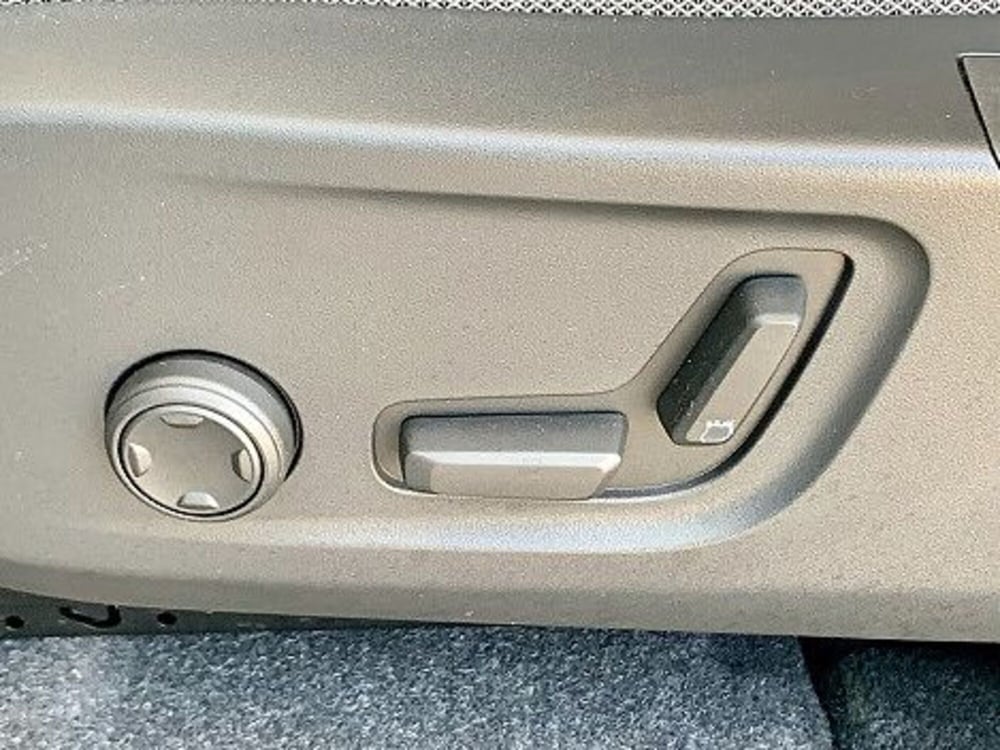 Volvo C40 nuova a Macerata (10)