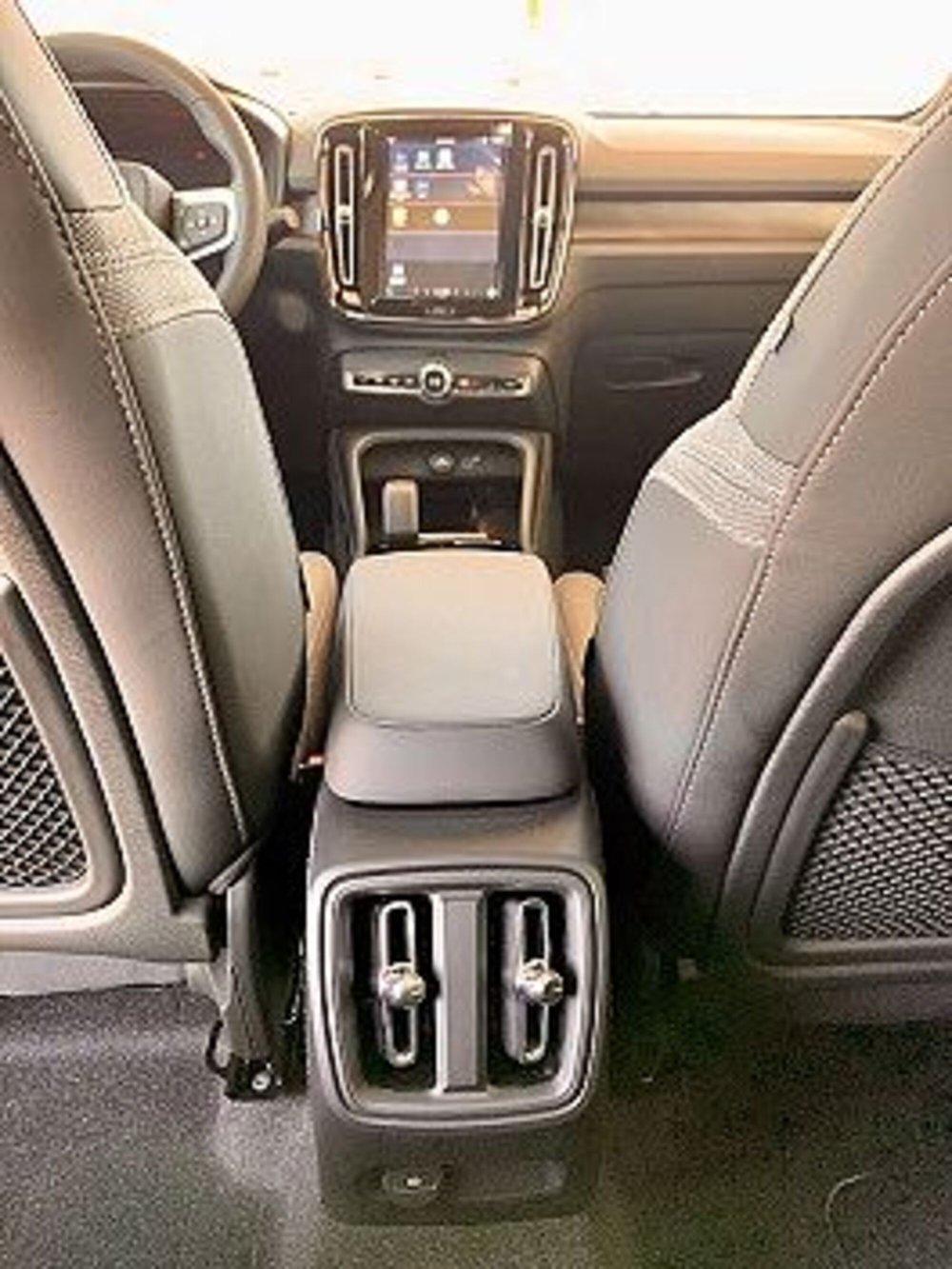 Volvo C40 nuova a Macerata (20)