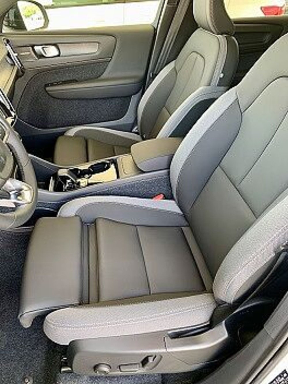 Volvo C40 nuova a Macerata (9)