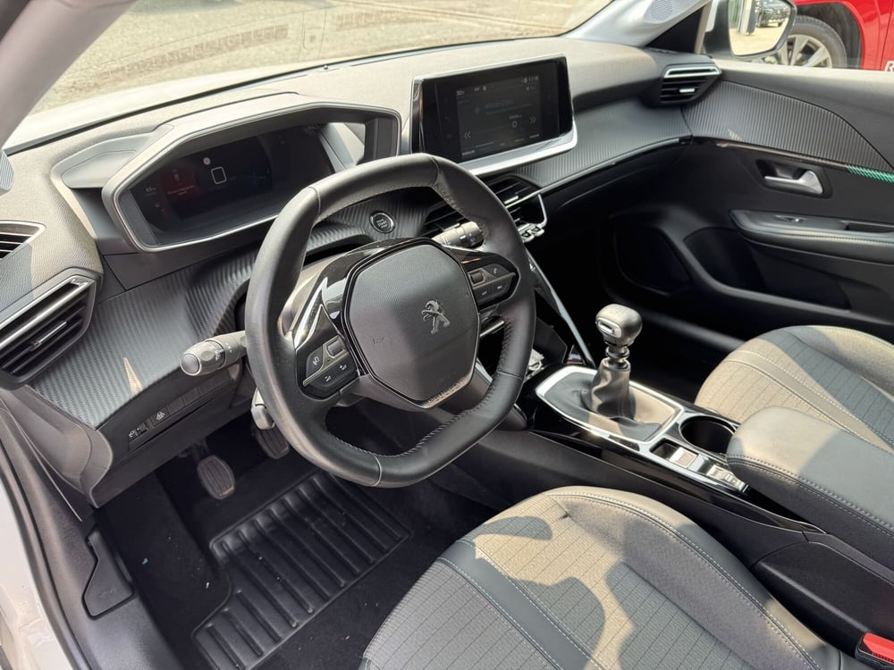 Peugeot 208 usata a Como (9)