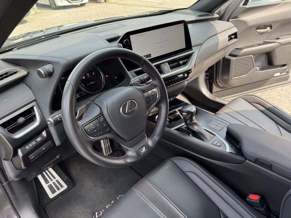 Lexus UX usata a Como (12)