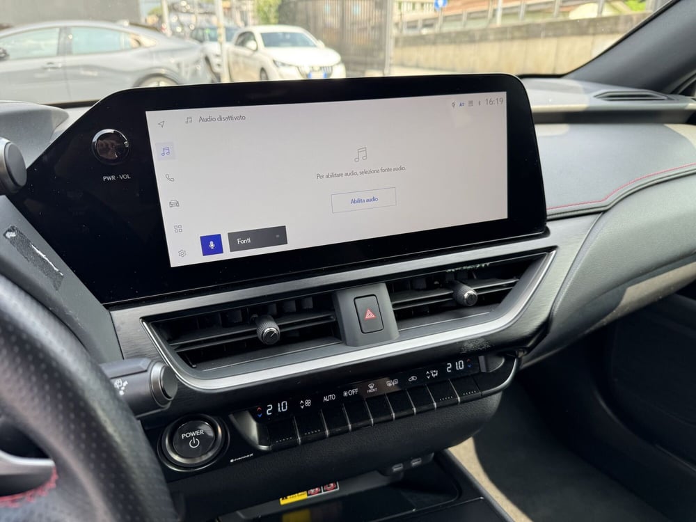 Lexus UX usata a Como (15)