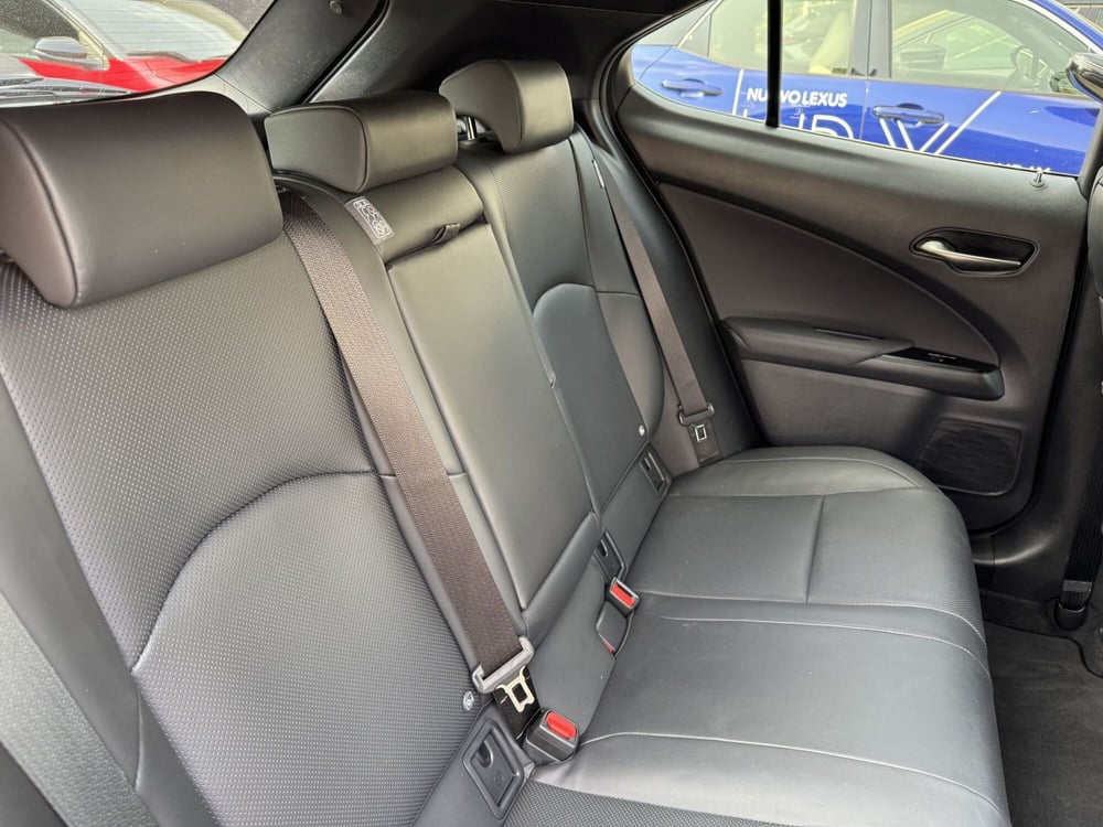 Lexus UX usata a Como (7)