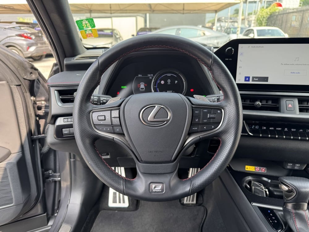 Lexus UX usata a Como (9)