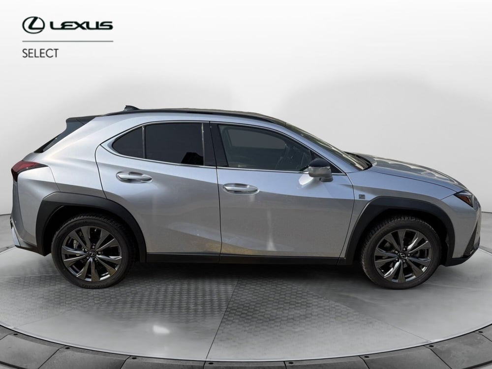 Lexus UX usata a Como (12)
