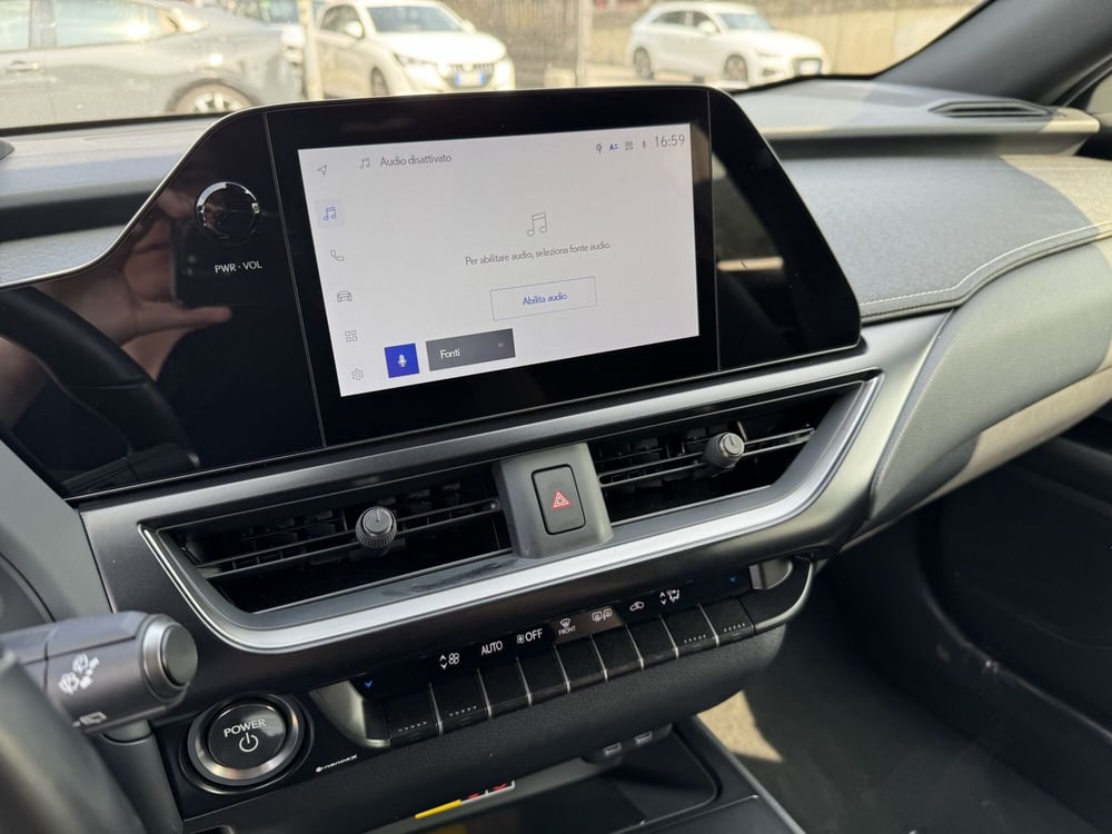 Lexus UX usata a Como (14)