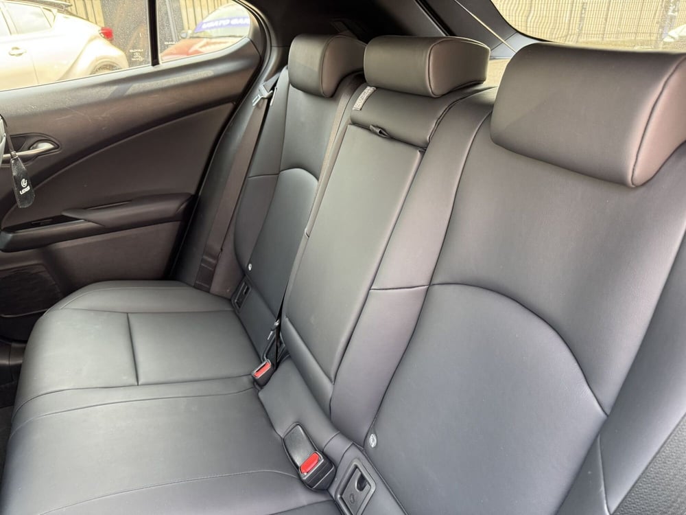 Lexus UX usata a Como (7)