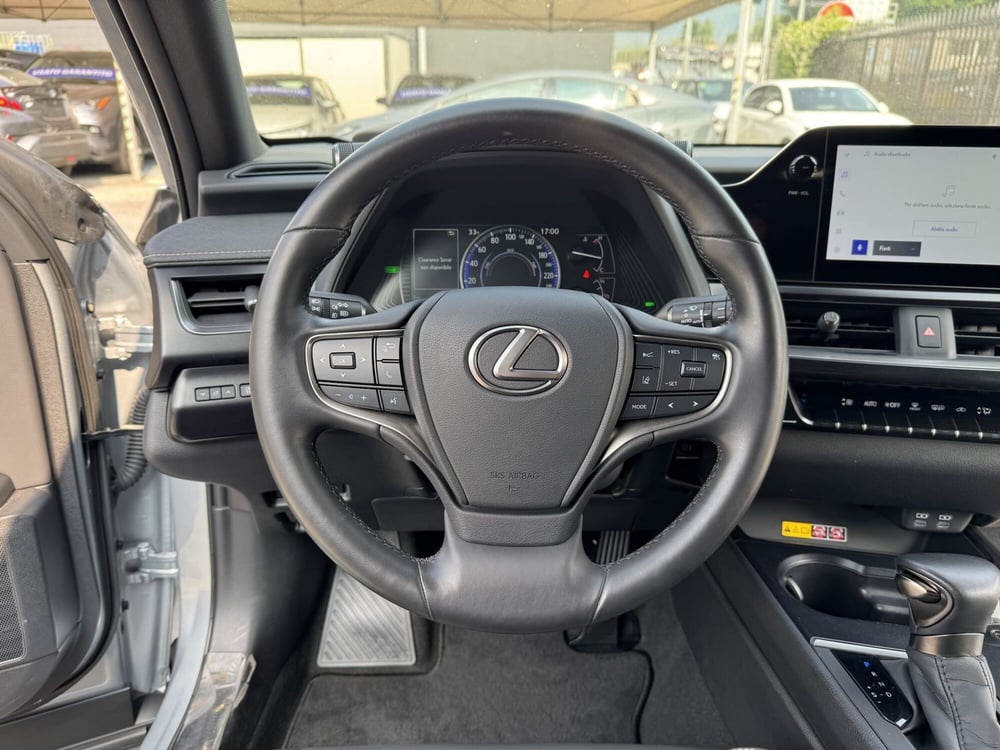 Lexus UX usata a Como (8)