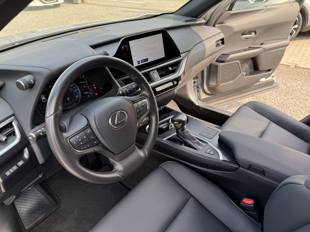 Lexus UX usata a Como (9)