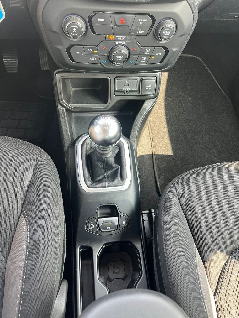 Jeep Renegade usata a Milano (16)