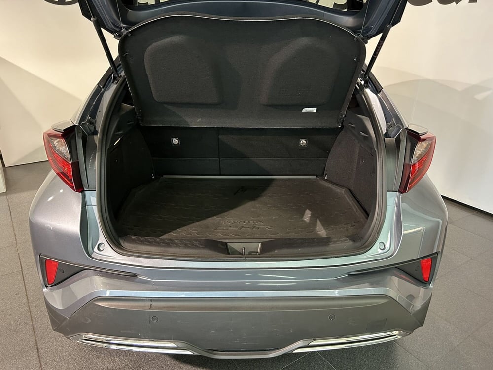 Toyota Toyota C-HR usata a Milano (11)