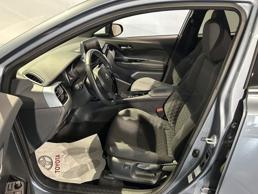 Toyota Toyota C-HR usata a Milano (12)