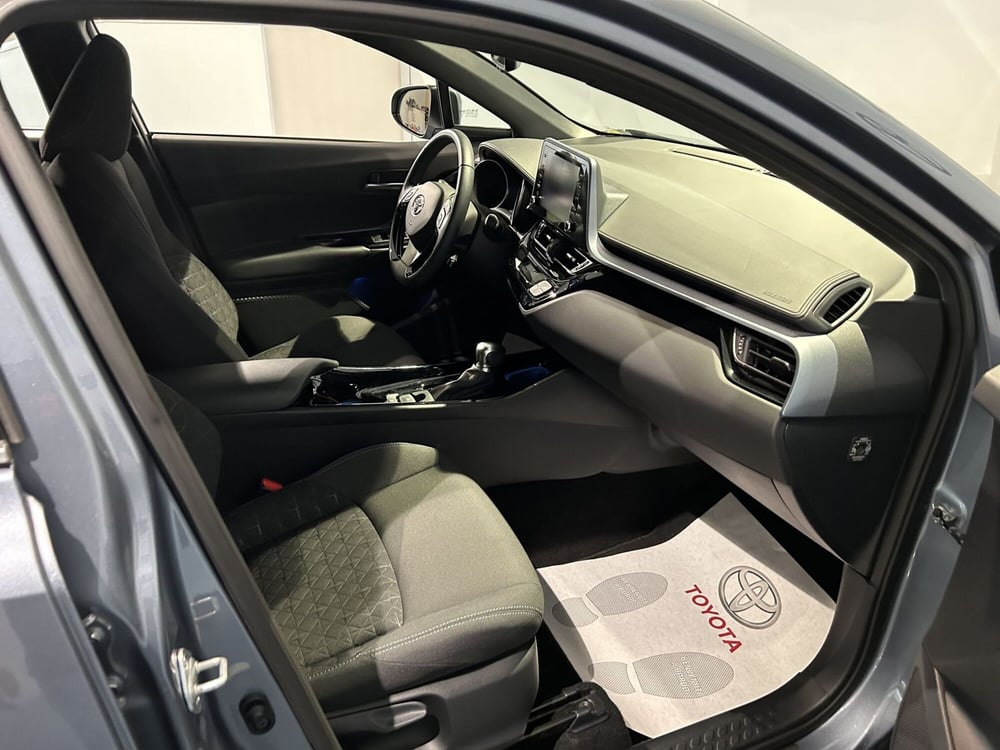 Toyota Toyota C-HR usata a Milano (6)
