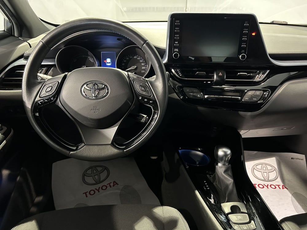 Toyota Toyota C-HR usata a Milano (9)