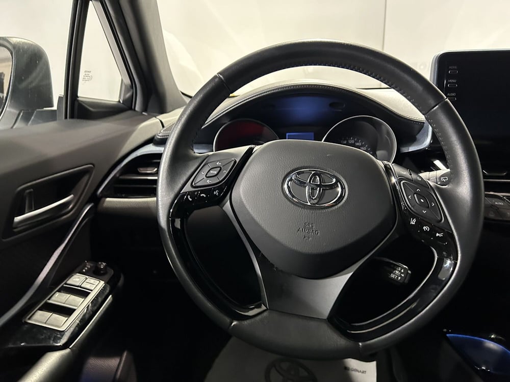 Toyota Toyota C-HR usata a Milano (10)
