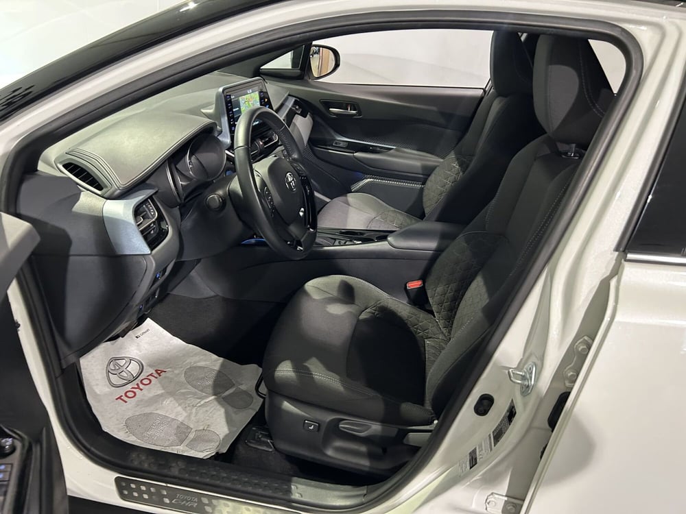 Toyota Toyota C-HR usata a Milano (12)