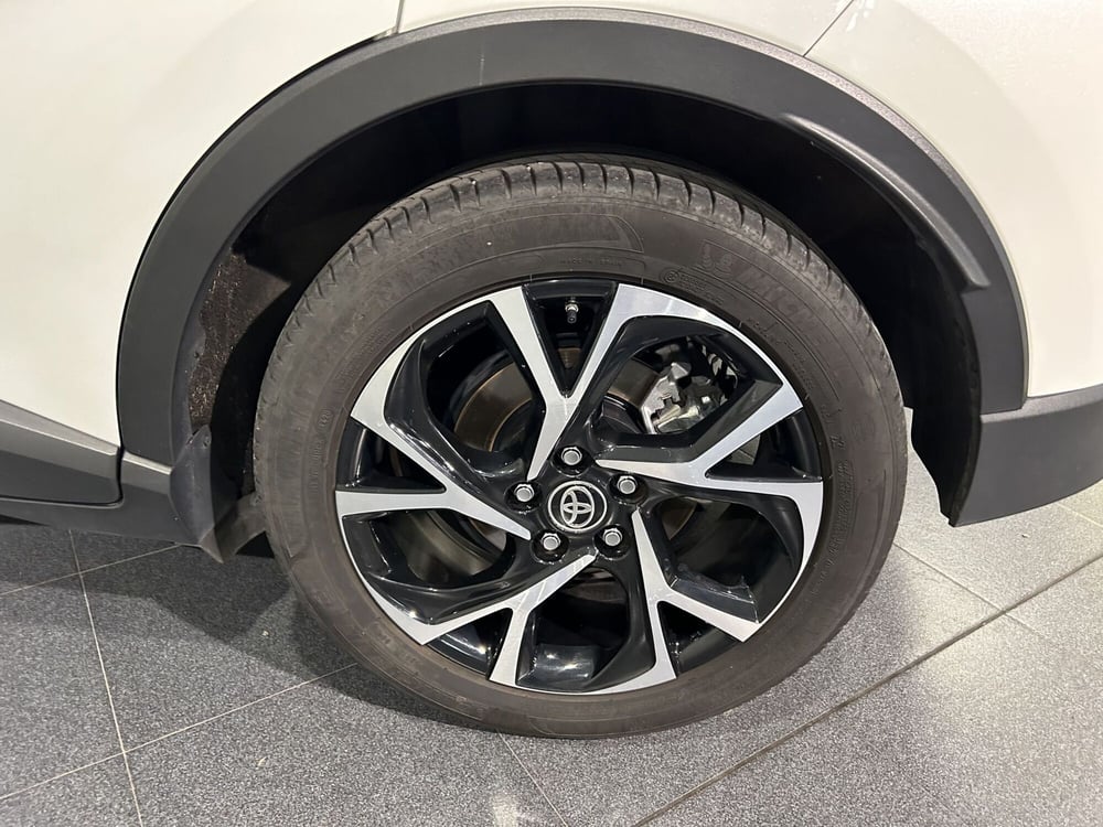 Toyota Toyota C-HR usata a Milano (14)