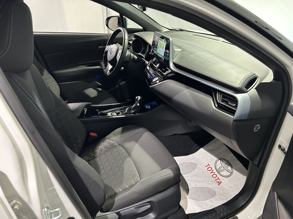 Toyota Toyota C-HR usata a Milano (5)