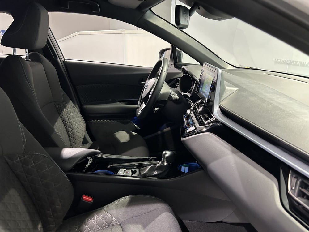 Toyota Toyota C-HR usata a Milano (7)