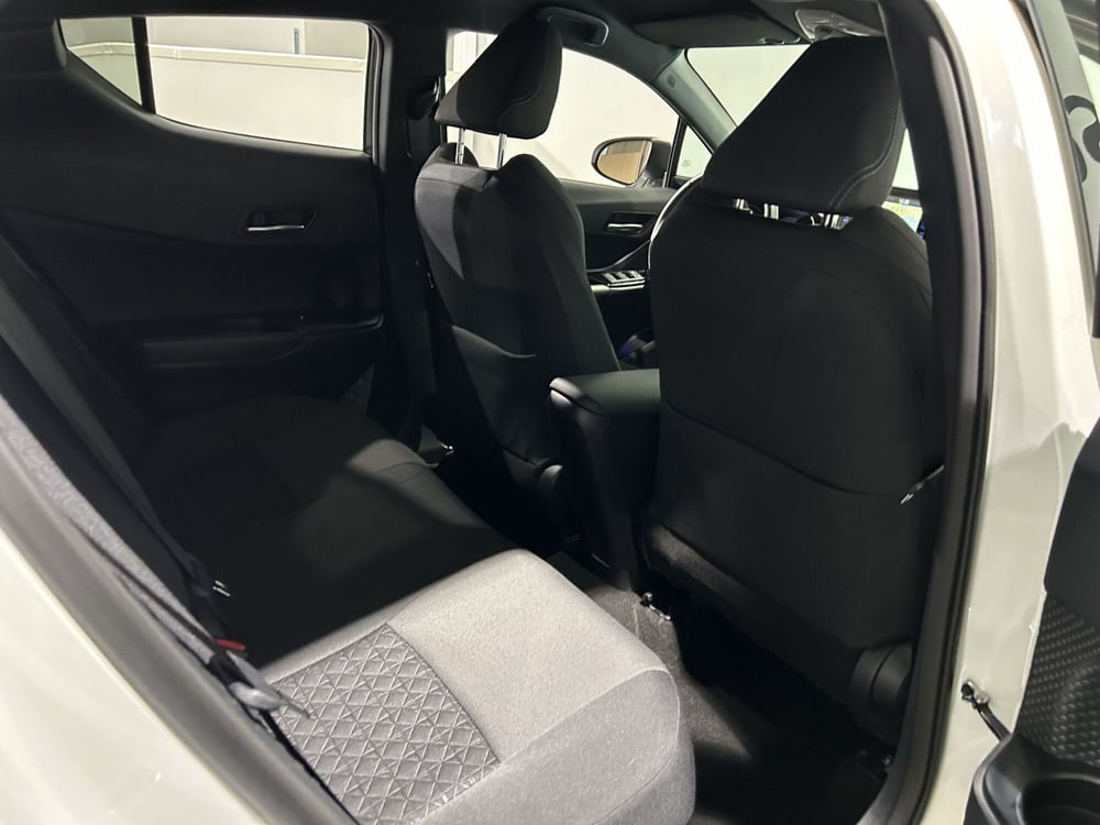 Toyota Toyota C-HR usata a Milano (8)