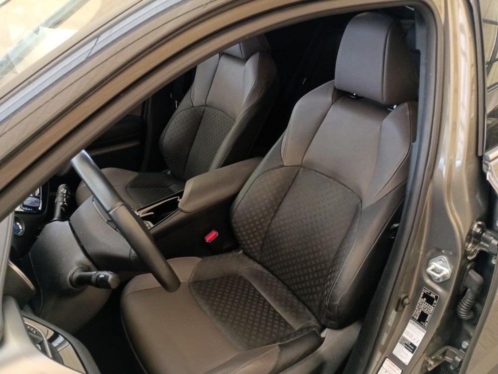 Toyota Toyota C-HR usata a Milano (11)