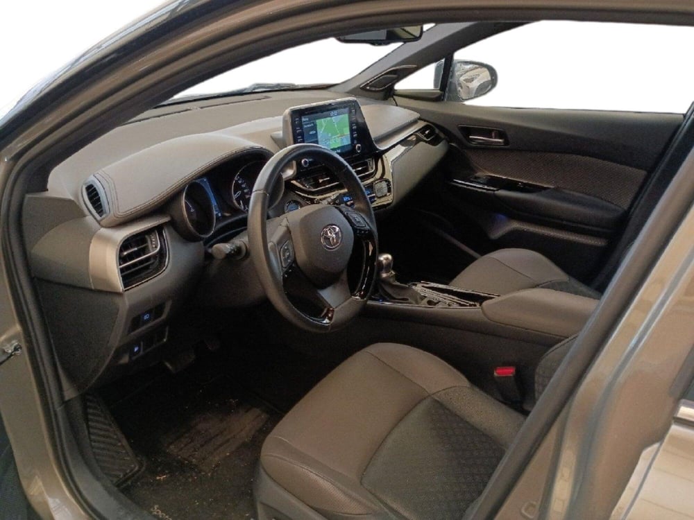 Toyota Toyota C-HR usata a Milano (17)