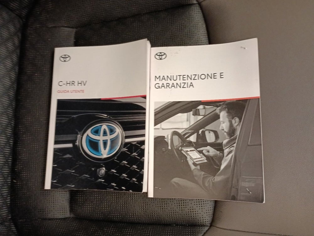 Toyota Toyota C-HR usata a Milano (19)