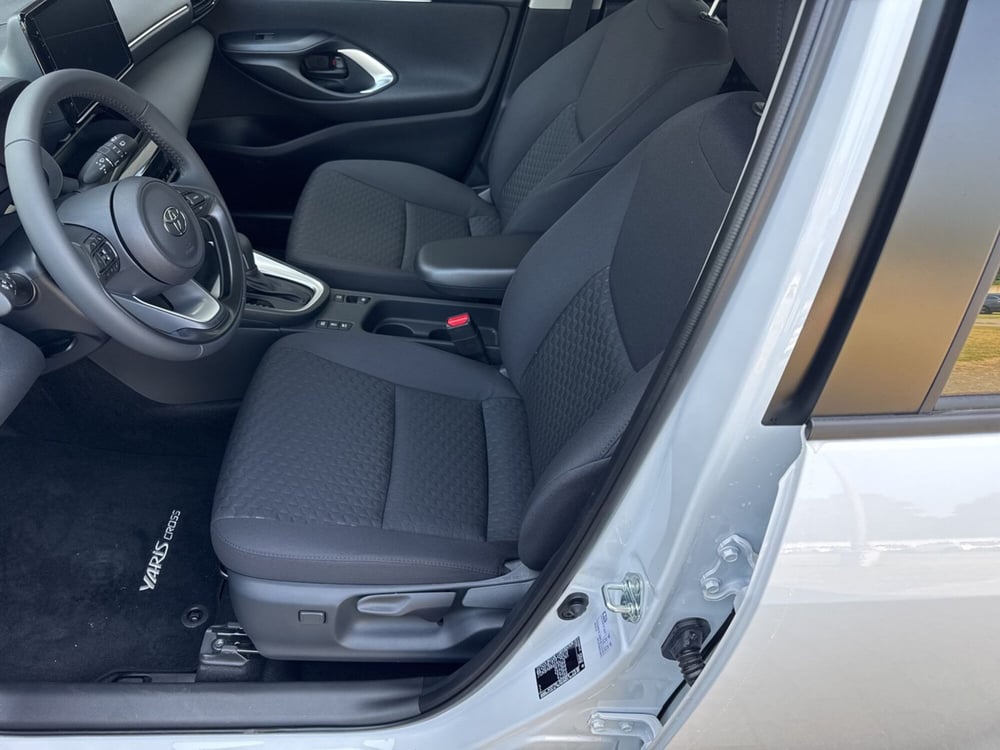 Toyota Yaris Cross nuova a Ferrara (10)