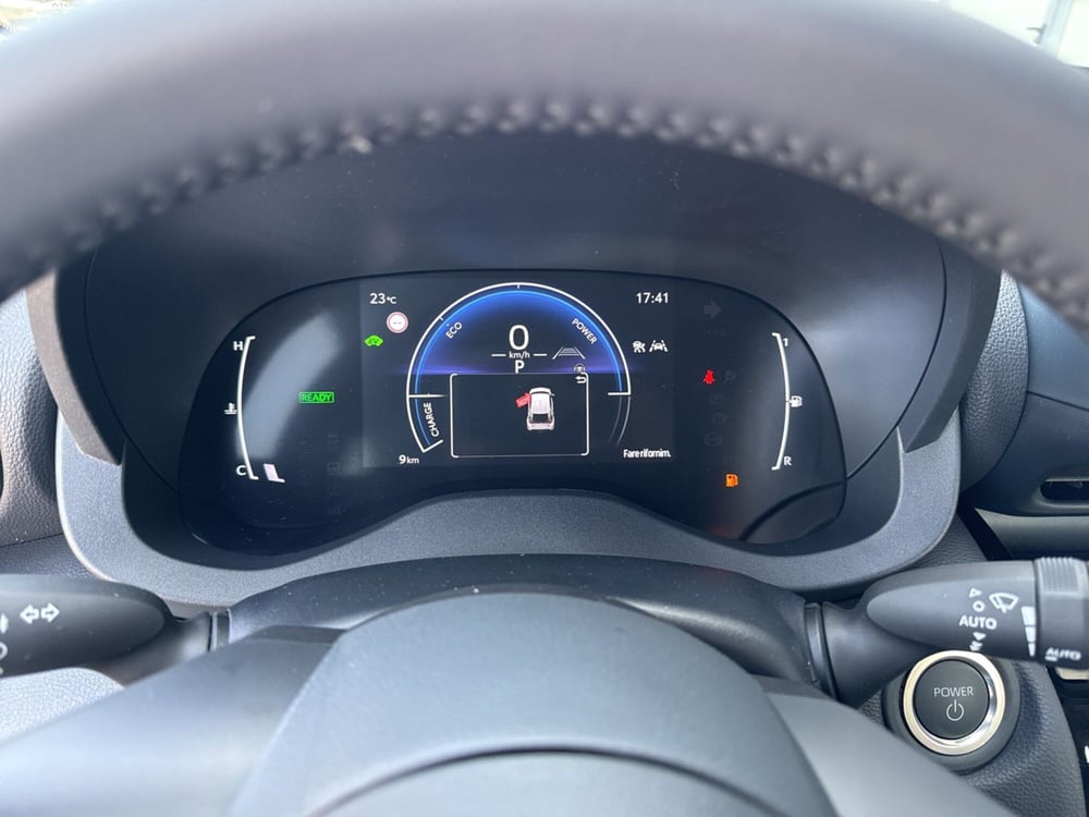 Toyota Yaris Cross nuova a Ferrara (14)