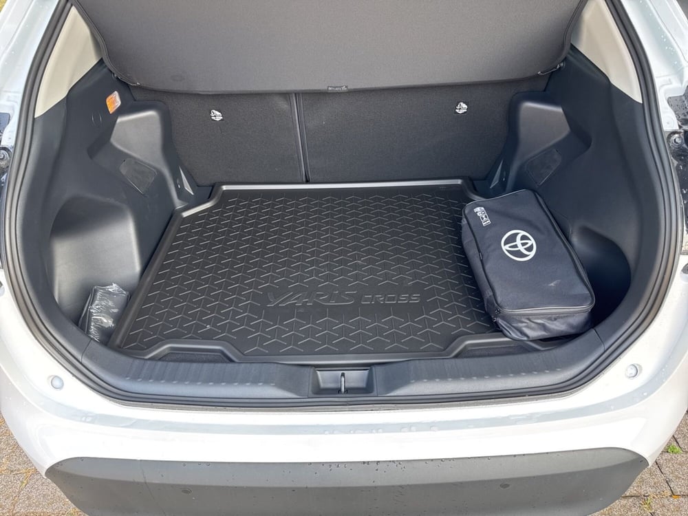 Toyota Yaris Cross nuova a Ferrara (19)