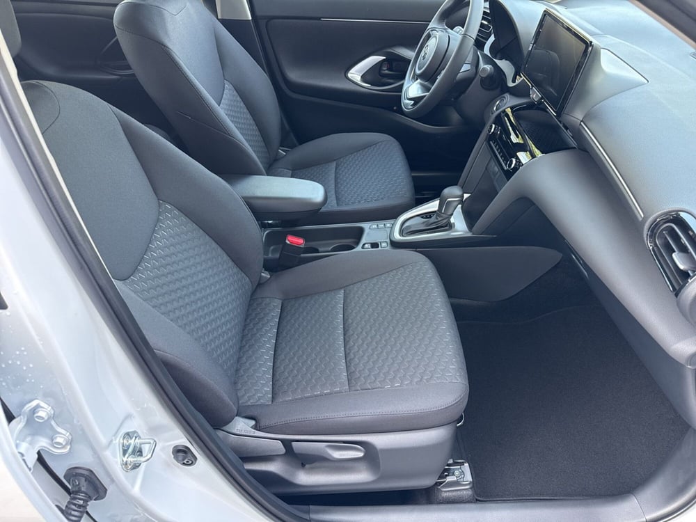 Toyota Yaris Cross nuova a Ferrara (9)