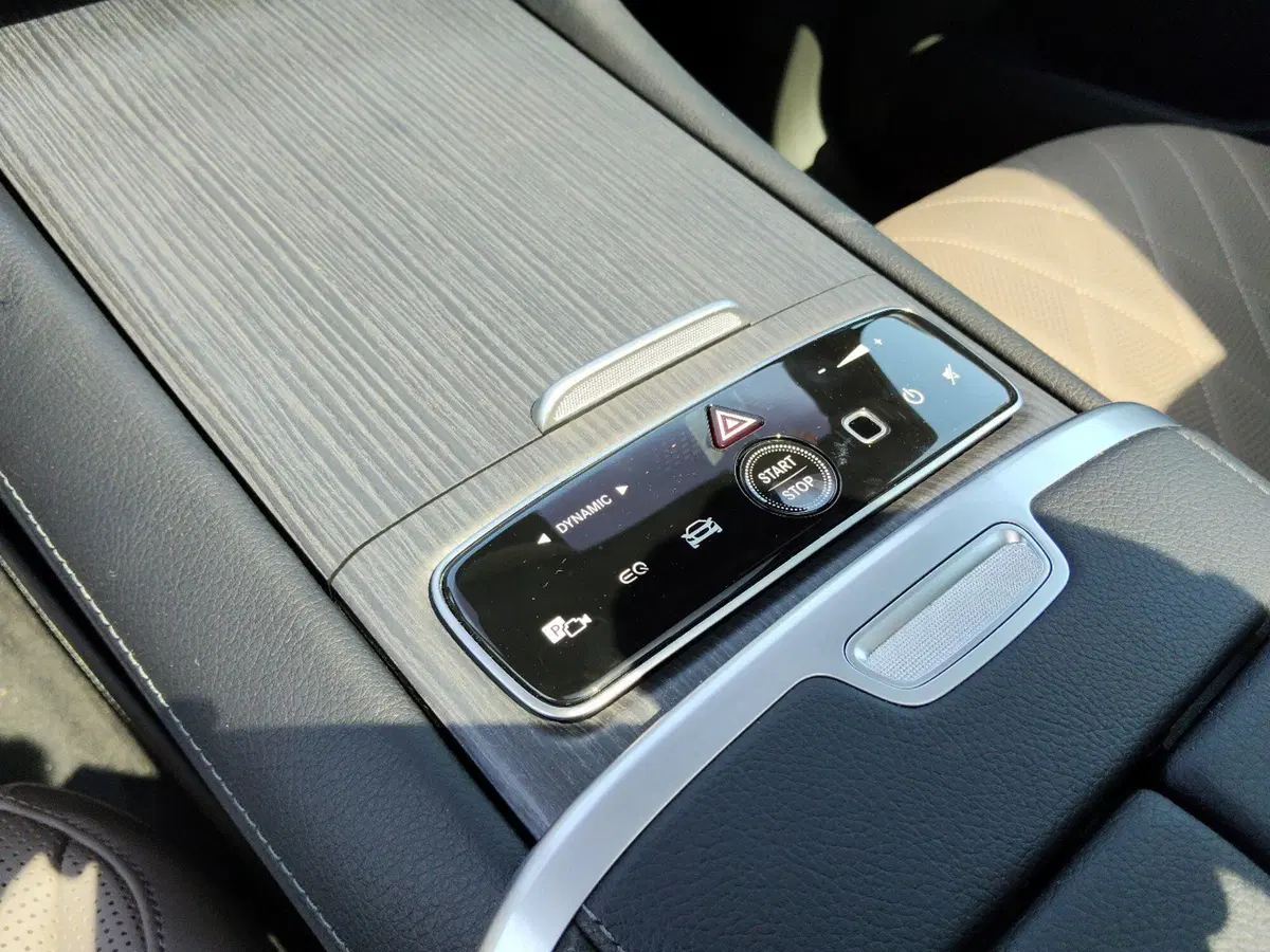 Mercedes-Benz EQE SUV nuova a Pescara (11)