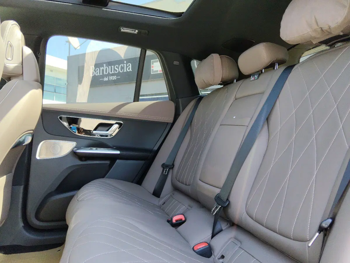 Mercedes-Benz EQE SUV nuova a Pescara (14)