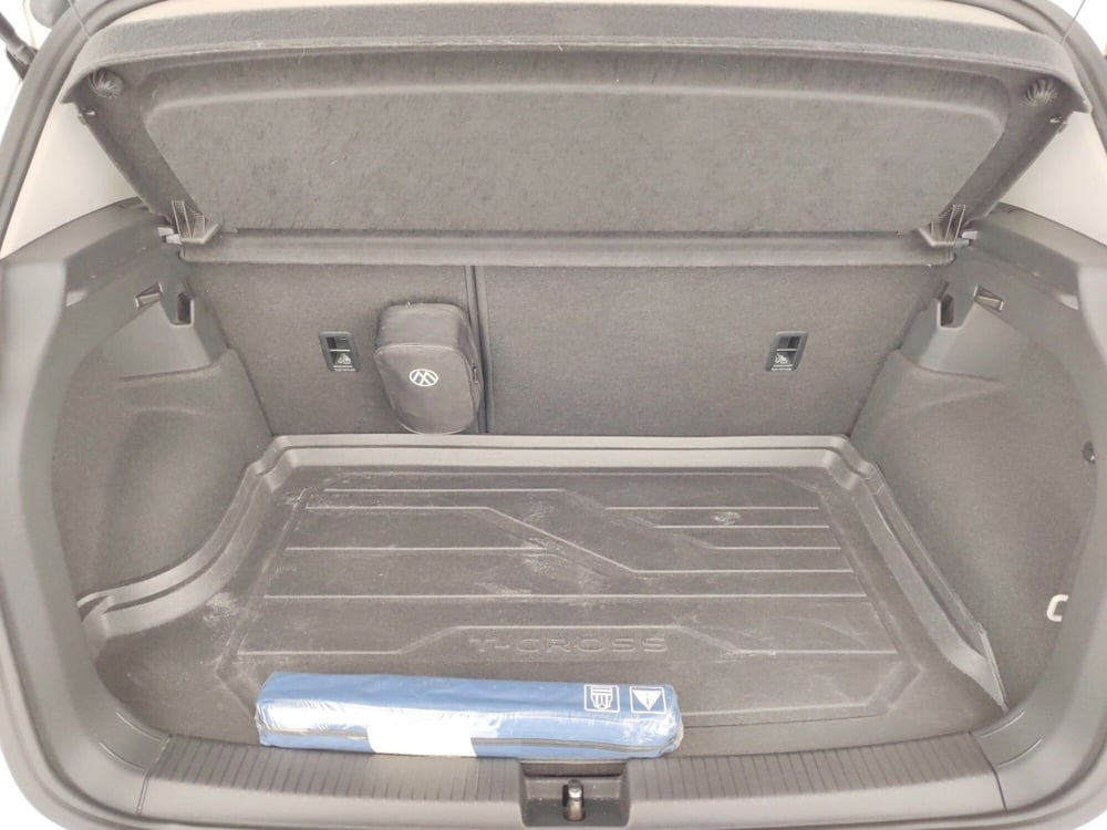 Volkswagen T-Cross usata a Massa-Carrara (16)