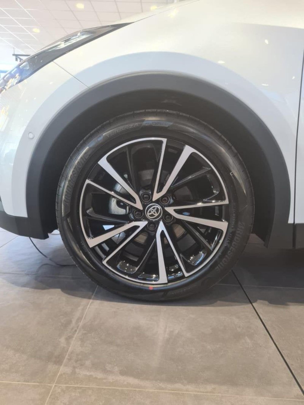 Toyota Toyota C-HR nuova a Perugia (13)