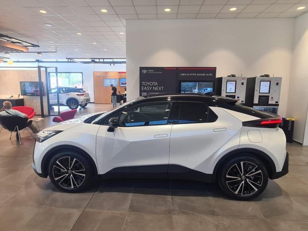 Toyota Toyota C-HR nuova a Perugia (4)