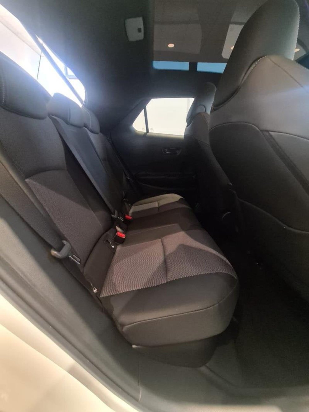Toyota Toyota C-HR nuova a Perugia (7)