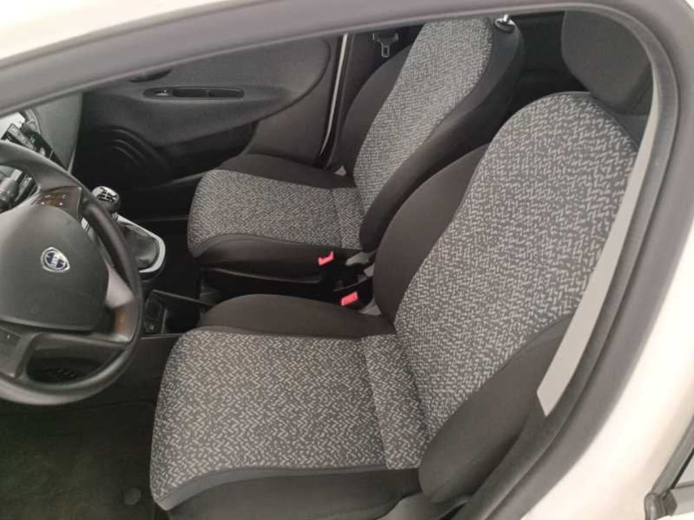 Lancia Ypsilon usata a Treviso (11)
