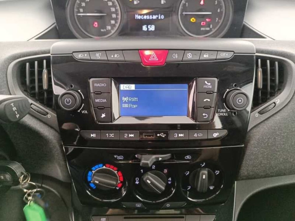 Lancia Ypsilon usata a Treviso (15)