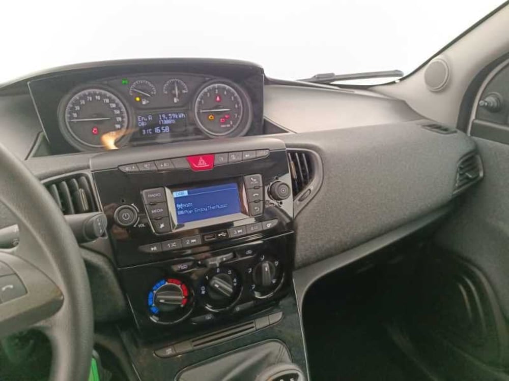 Lancia Ypsilon usata a Treviso (16)