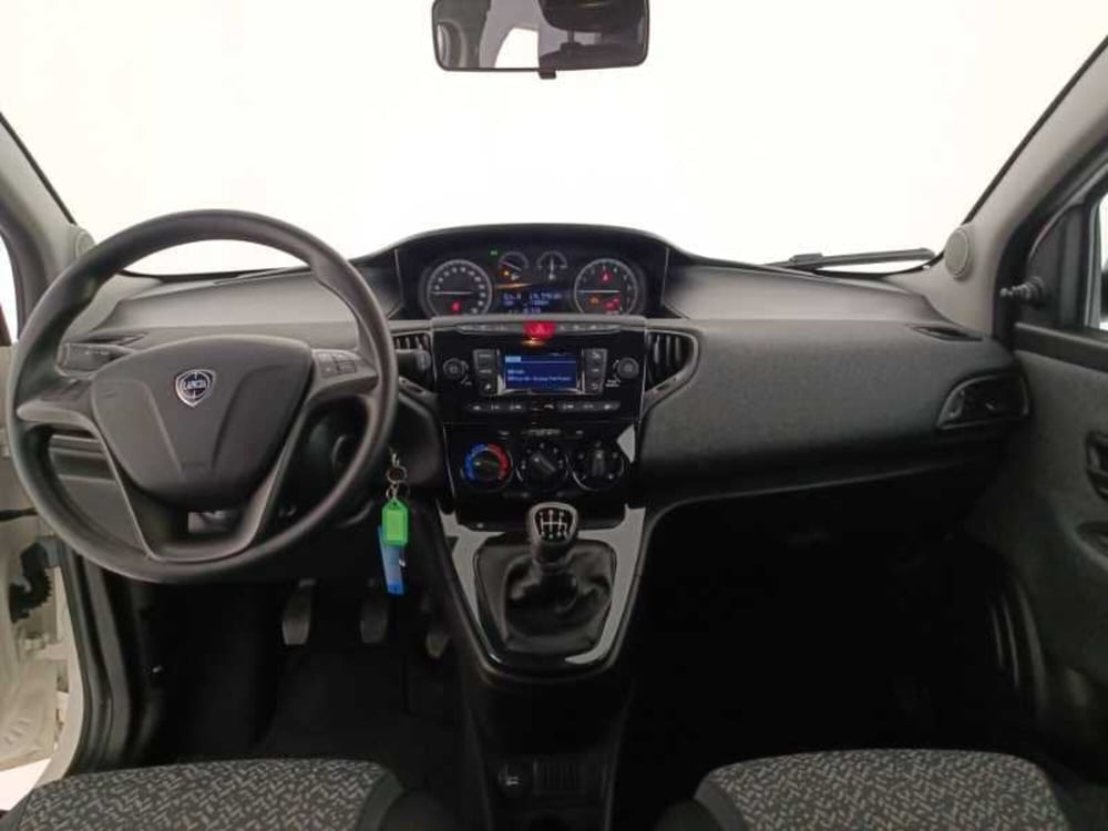 Lancia Ypsilon usata a Treviso (9)