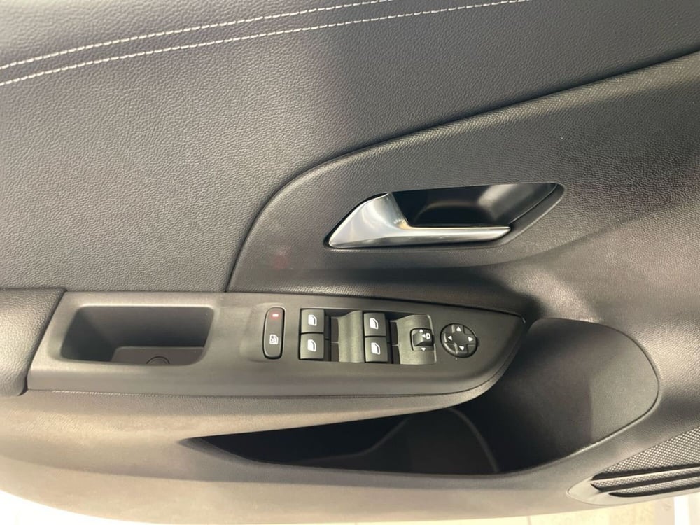 Opel Corsa nuova a Salerno (13)