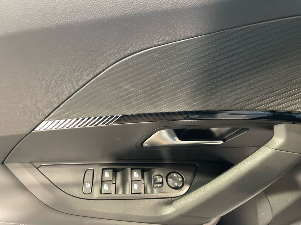 Peugeot 2008 nuova a Salerno (13)