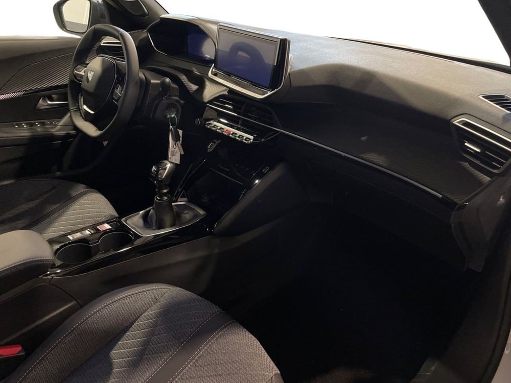 Peugeot 2008 nuova a Salerno (15)