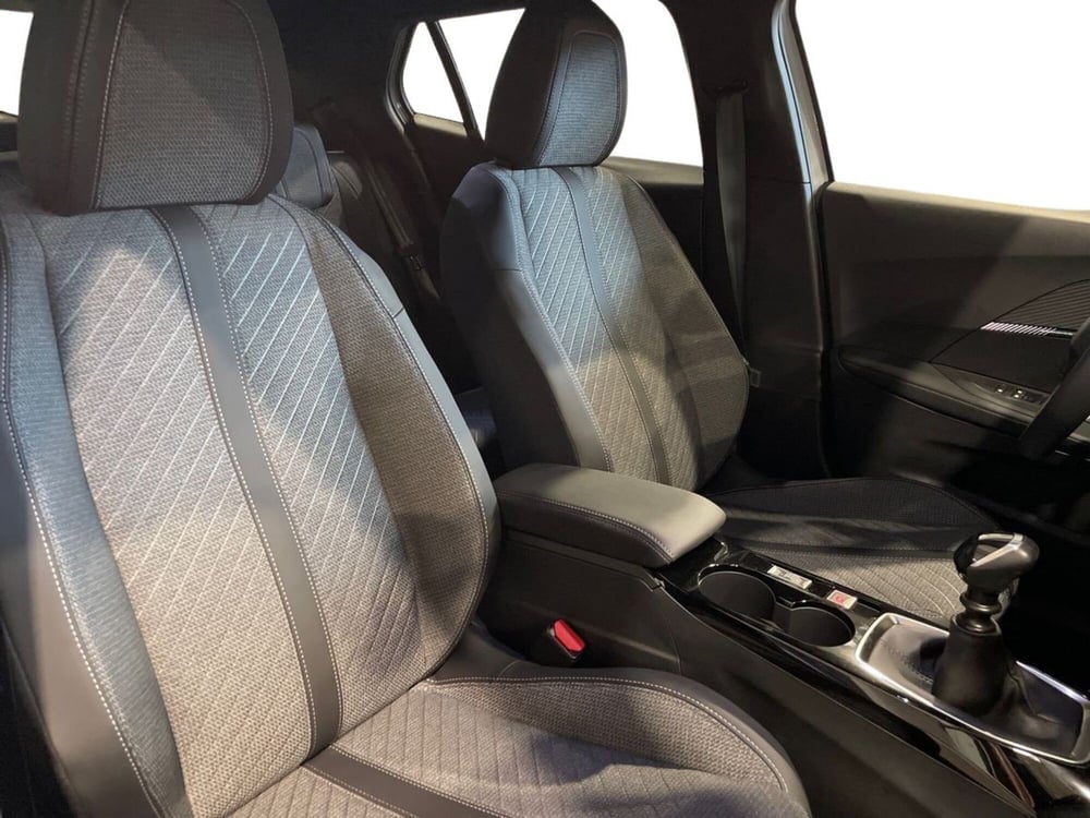Peugeot 2008 nuova a Salerno (16)