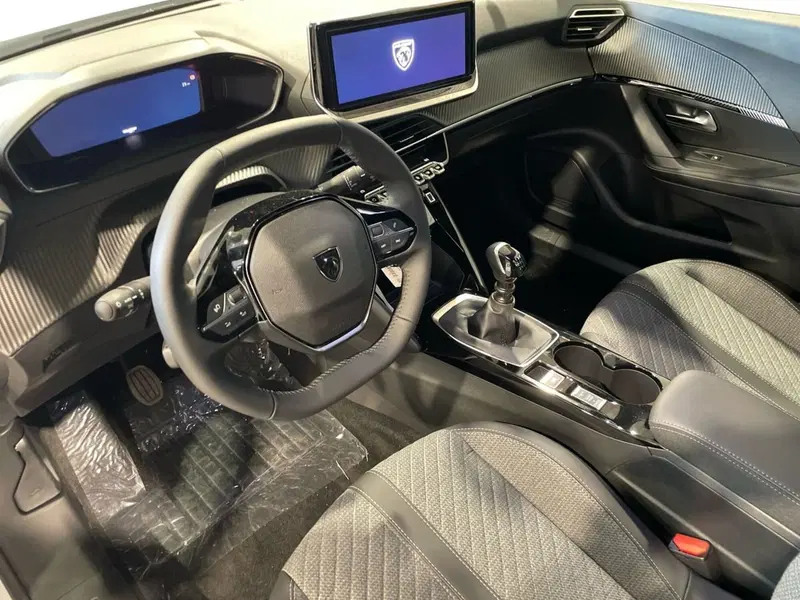 Peugeot 2008 nuova a Salerno (9)