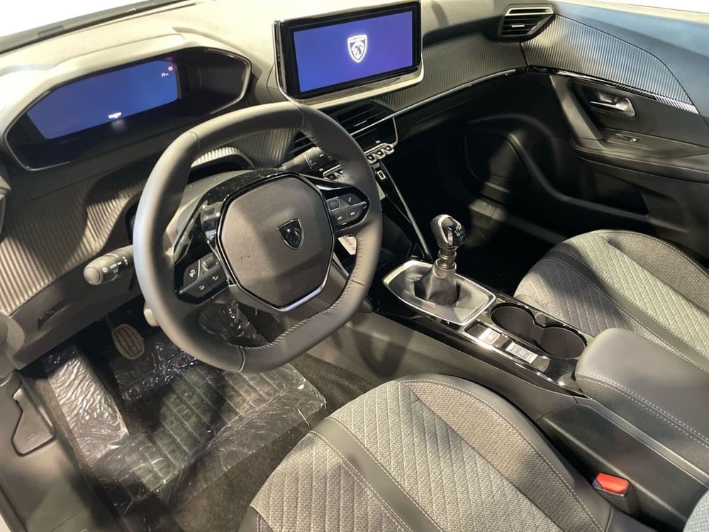 Peugeot 2008 nuova a Salerno (9)