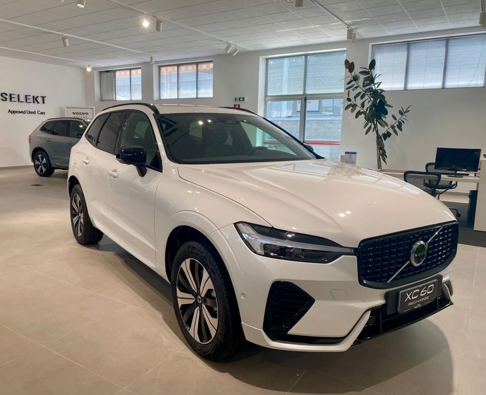 Volvo XC60 nuova a Vercelli