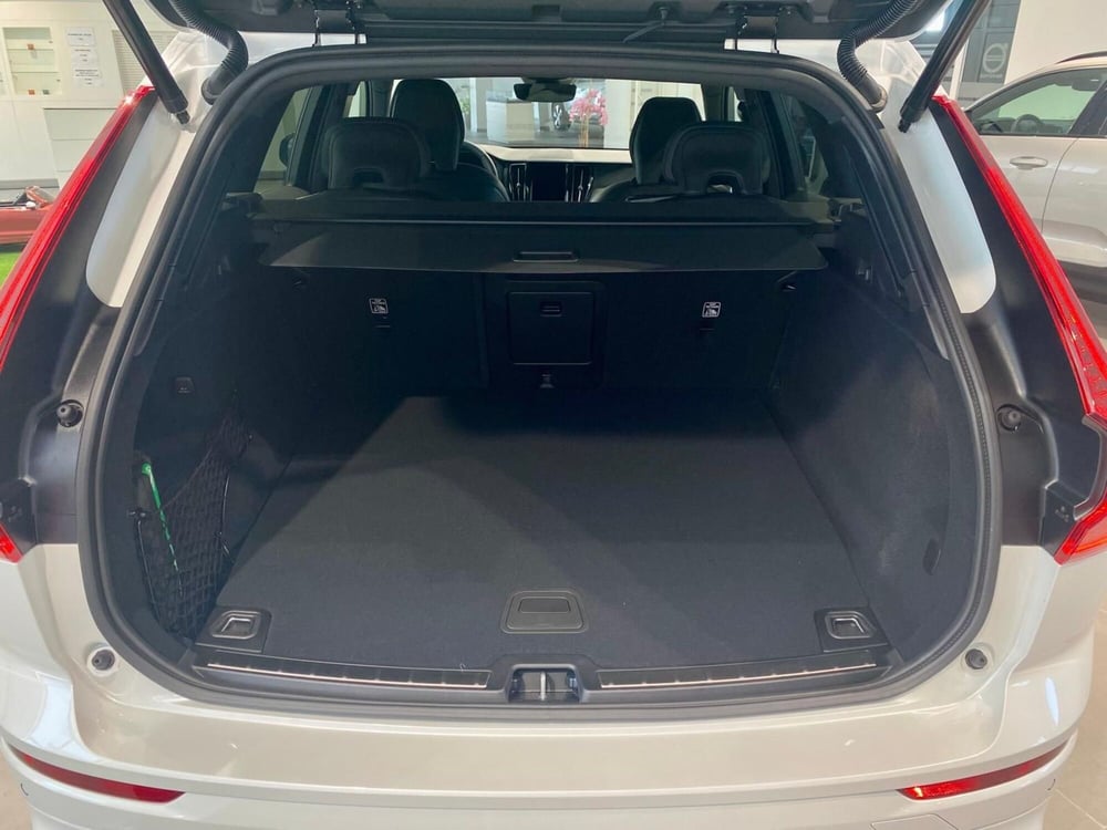 Volvo XC60 nuova a Vercelli (11)